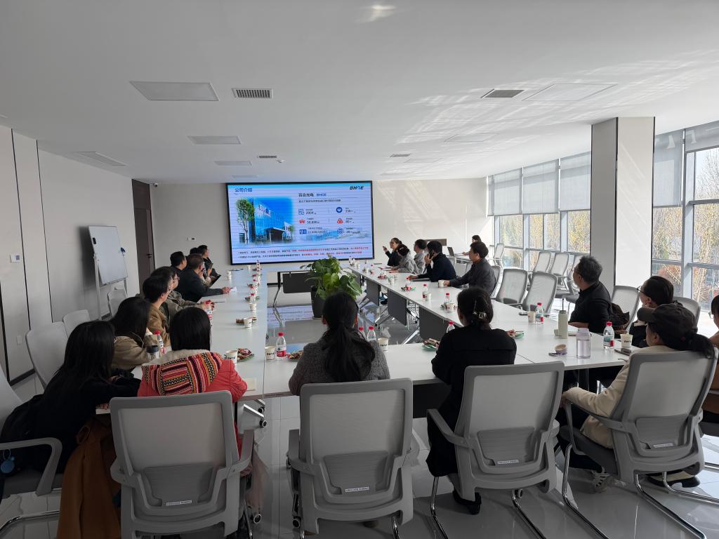 太阳集团网站8722赴百合光电开展学习交流